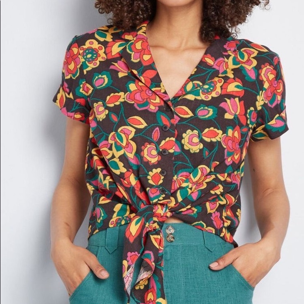 Modcloth NWOT Wisely Tied Black Floral Button-Up